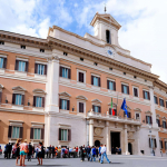 Terremoto a Palazzo Chigi: il governo travolto dal dopo-referendum